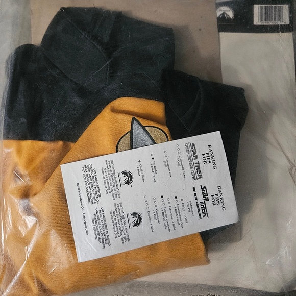New! STAR TREK NEXT GEN MENS SMALL - Picture 3 of 16